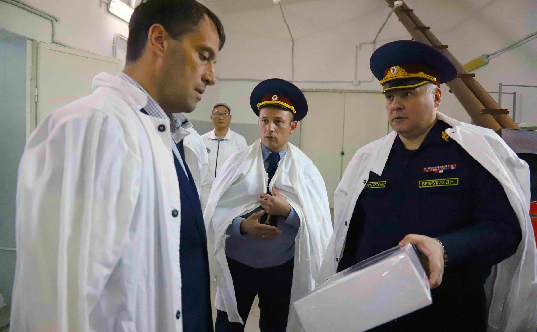 Эдуард Исаков осмотрел производственные и жилые помещения исправительной колонии строгого режима №15 в городе Батайске