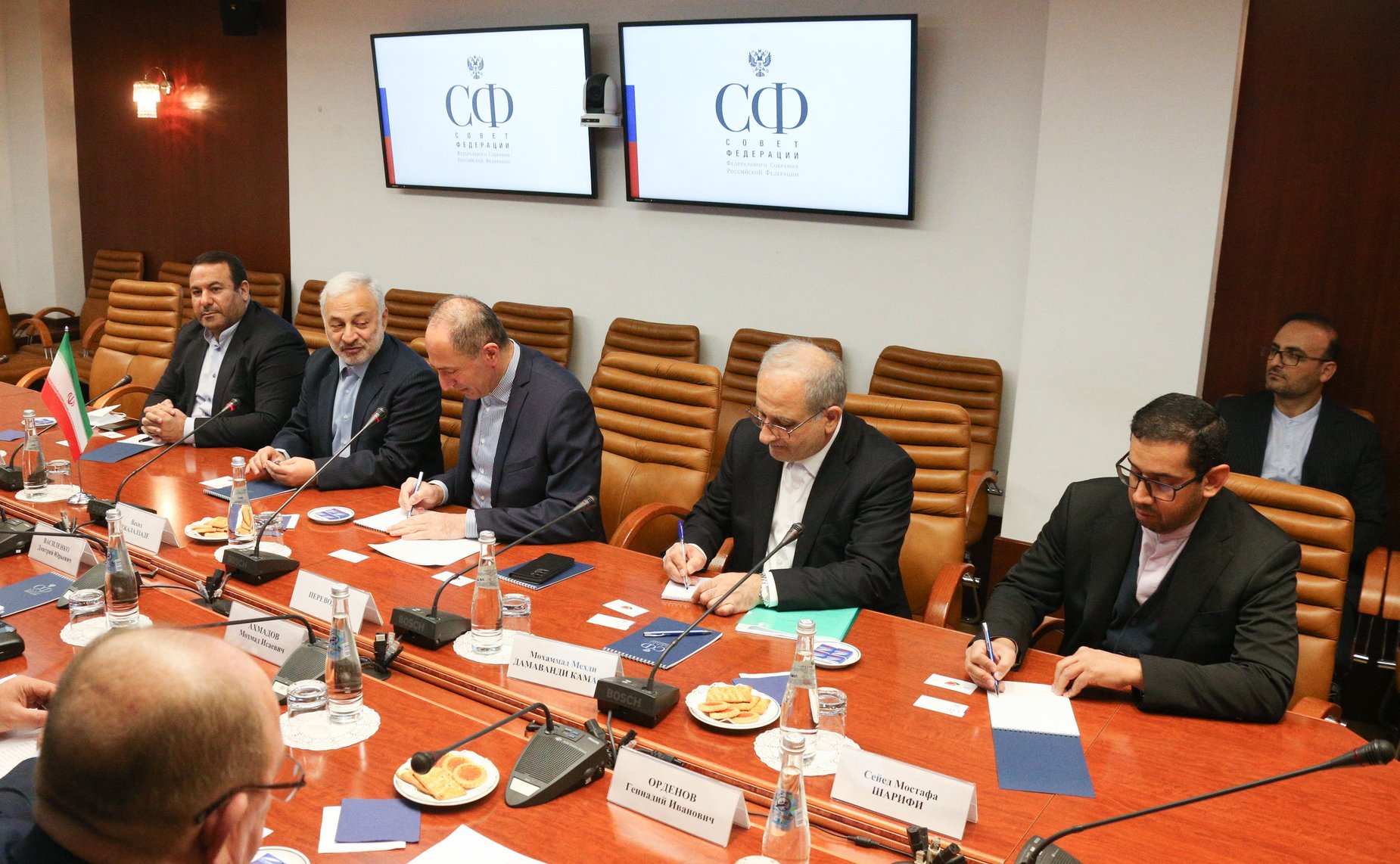 Встреча руководителя группы по сотрудничеству СФ с Собранием исламского совета Исламской Республики Иран, первого заместителя председателя Комитета СФ по науке, образованию и культуре Дмитрия Василенко с Председателем Комиссии по национальной безопасности