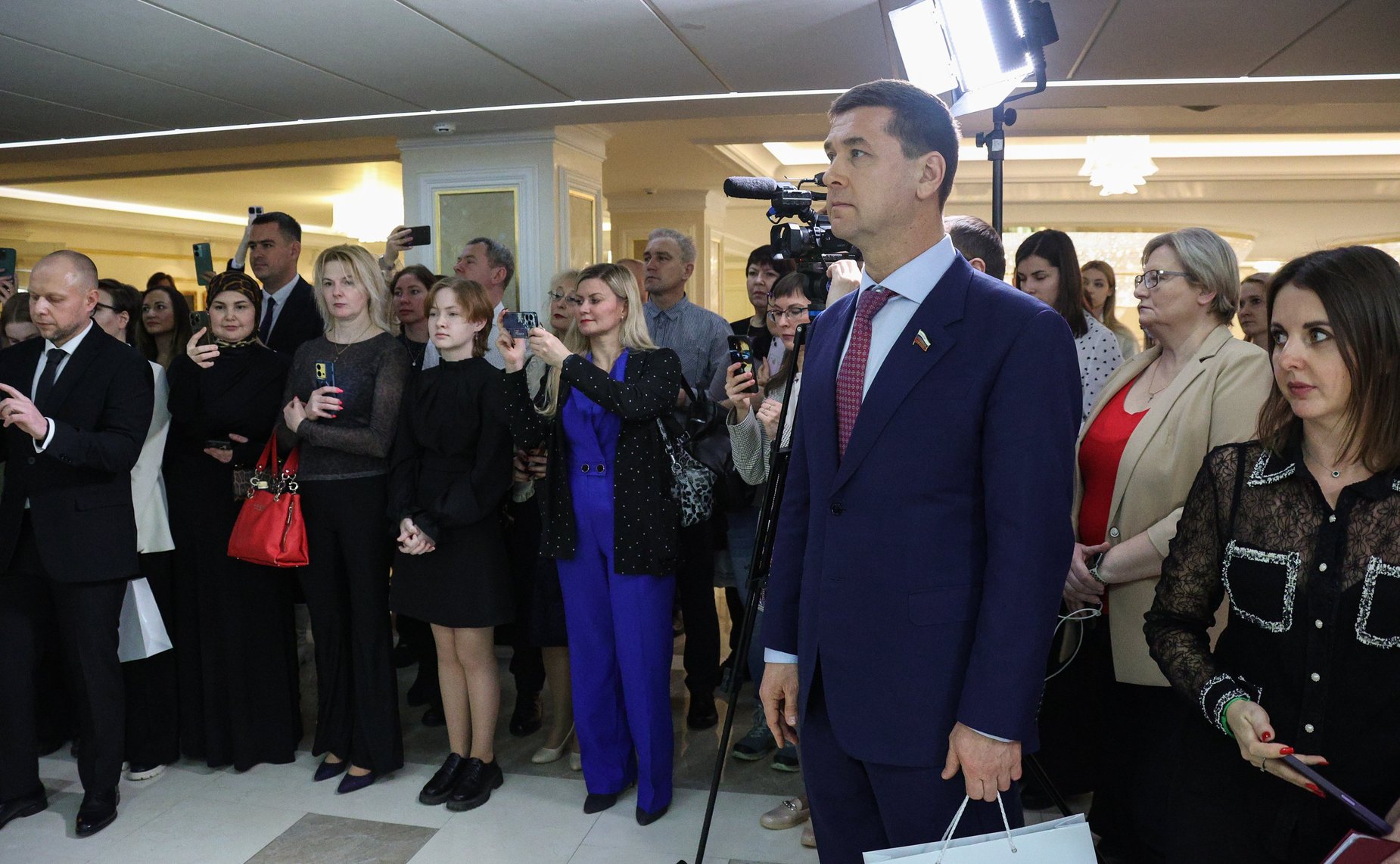 В Совете Федерации открылась выставка картин победителей конкурса детского рисунка, посвященного 80-летию прорыва блокады Ленинграда «Жизнь, деленная на граммы»