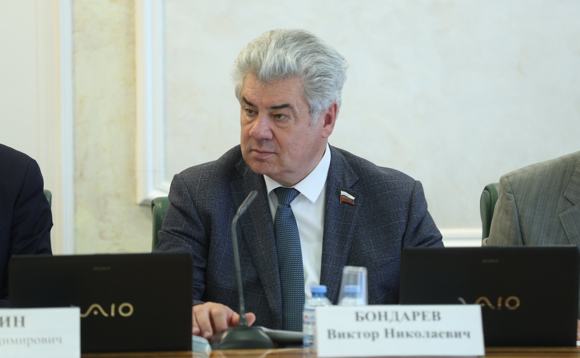 Виктор Бондарев