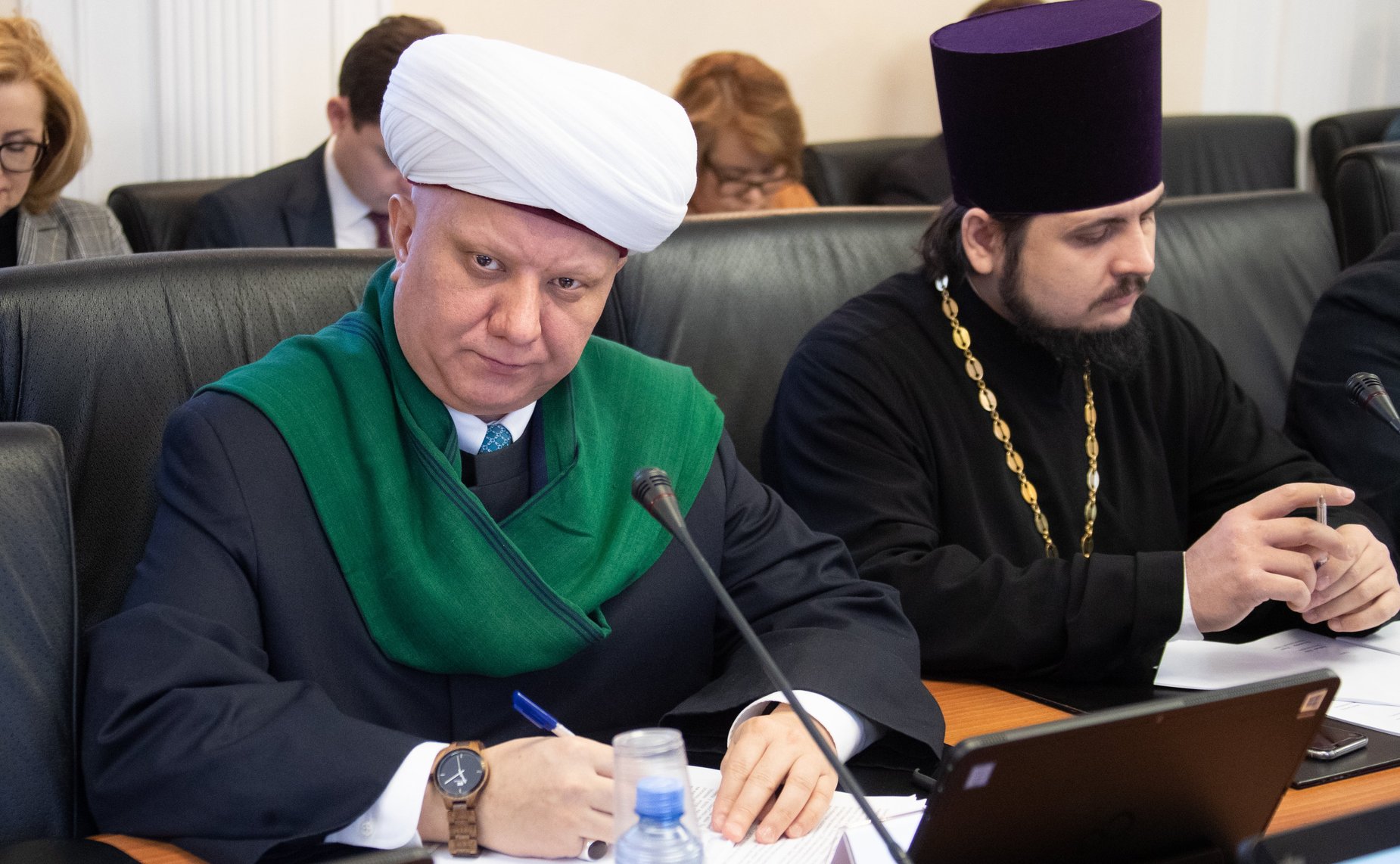 «Круглый стол» в рамках VIII Рождественских парламентских встреч в СФ. Общественное-государственное партнерство в продвижении просветительских инициатив, направленных на сохранение наследия Великой Победы: роль СМИ