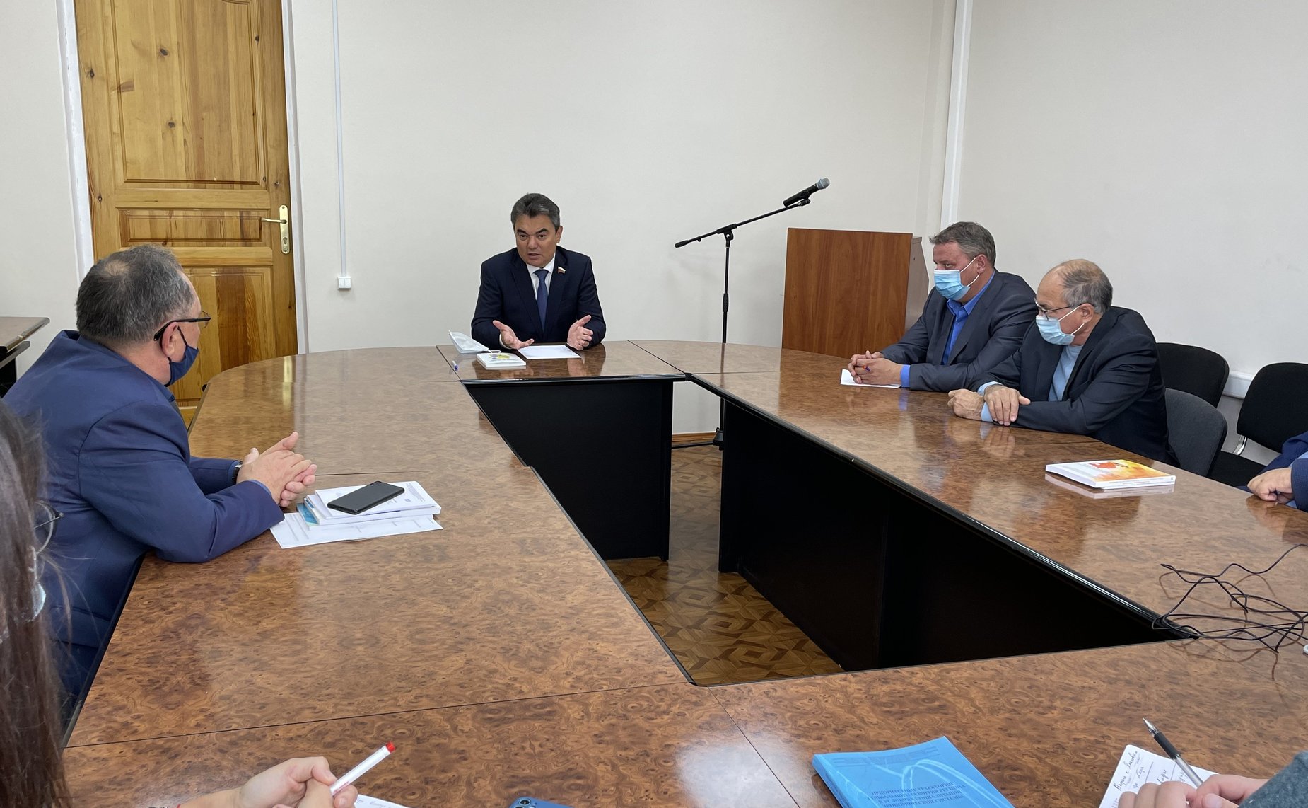 Ирек Ялалов встретился с руководителем и ведущими учеными Института социально-экономических исследований Уфимского федерального исследовательского центра Российской академии наук