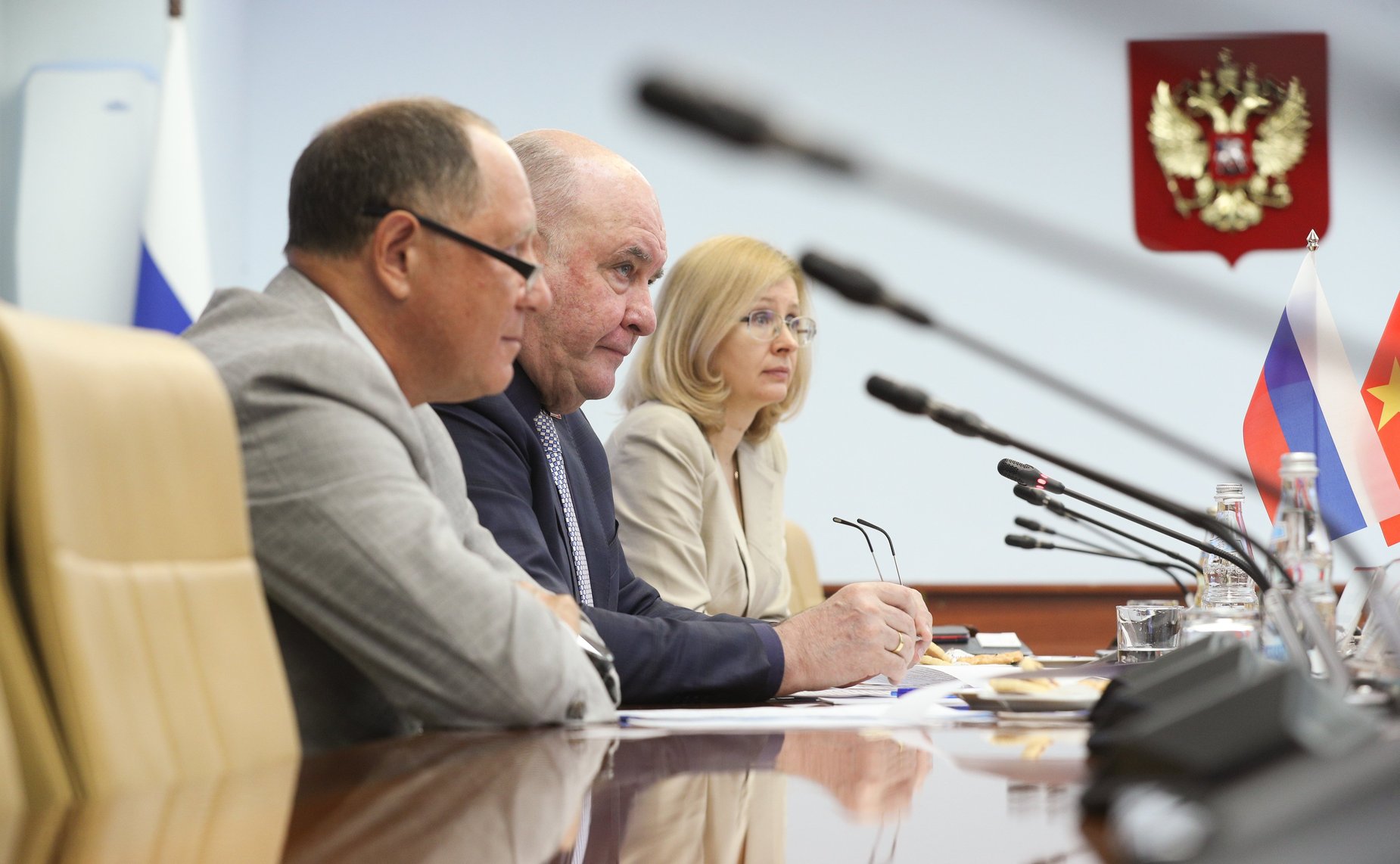 Встреча председателя Комитета СФ по международным делам Григория Карасина с Чрезвычайным и Полномочным Послом Социалистической Республики Вьетнам в РФ Данг Минь Кхоем