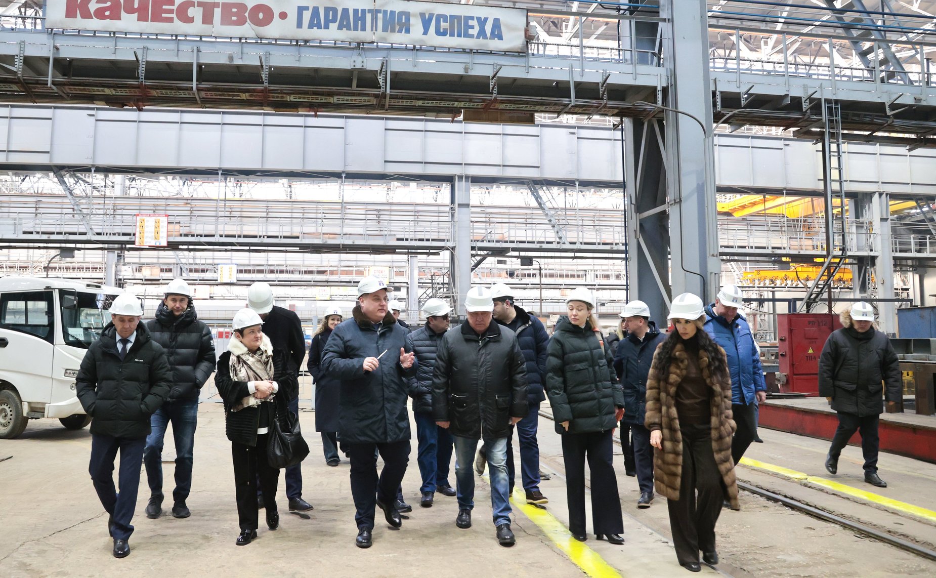 Сенаторы посетили судостроительный завод имени Бутомы в Республике Крым