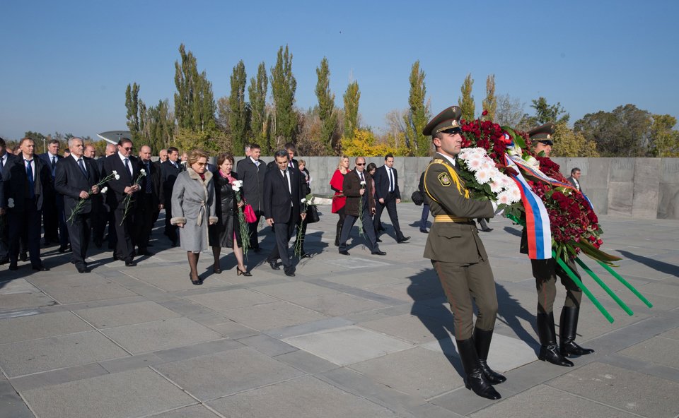 Делегация Совета Федерации во главе с Председателем СФ В. Матвиенко посетила мемориал памяти жертв геноцида армян