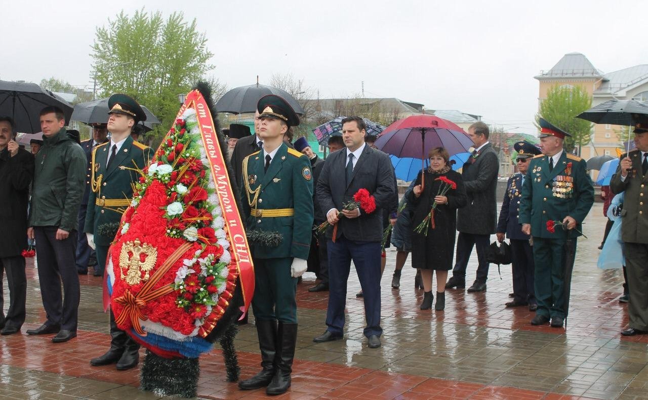 Ольга Хохлова возложила цветы к Вечному огню в Муроме и поздравила жителей города с Днём Победы