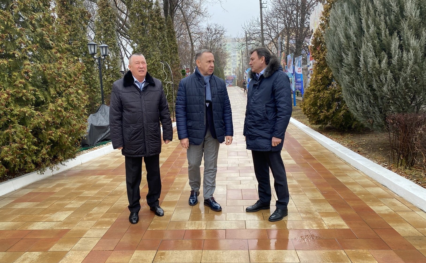 Олег Алексеев посетил филиал областного реабилитационного центра для детей и подростков с ограниченными возможностями в г. Саратове и Энгельсский дом-интернат для престарелых и инвалидов