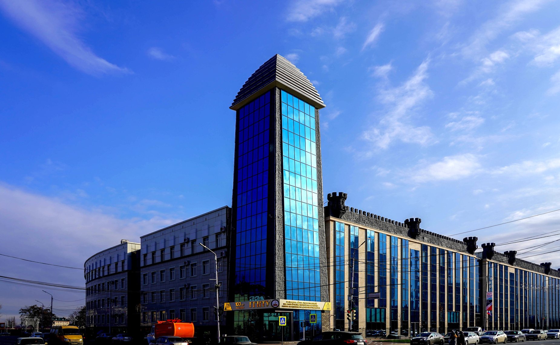 Студенты и преподаватели Грозненского государственного нефтяного технического университета (ГГНТУ) им. академика М.Д. Миллионщикова