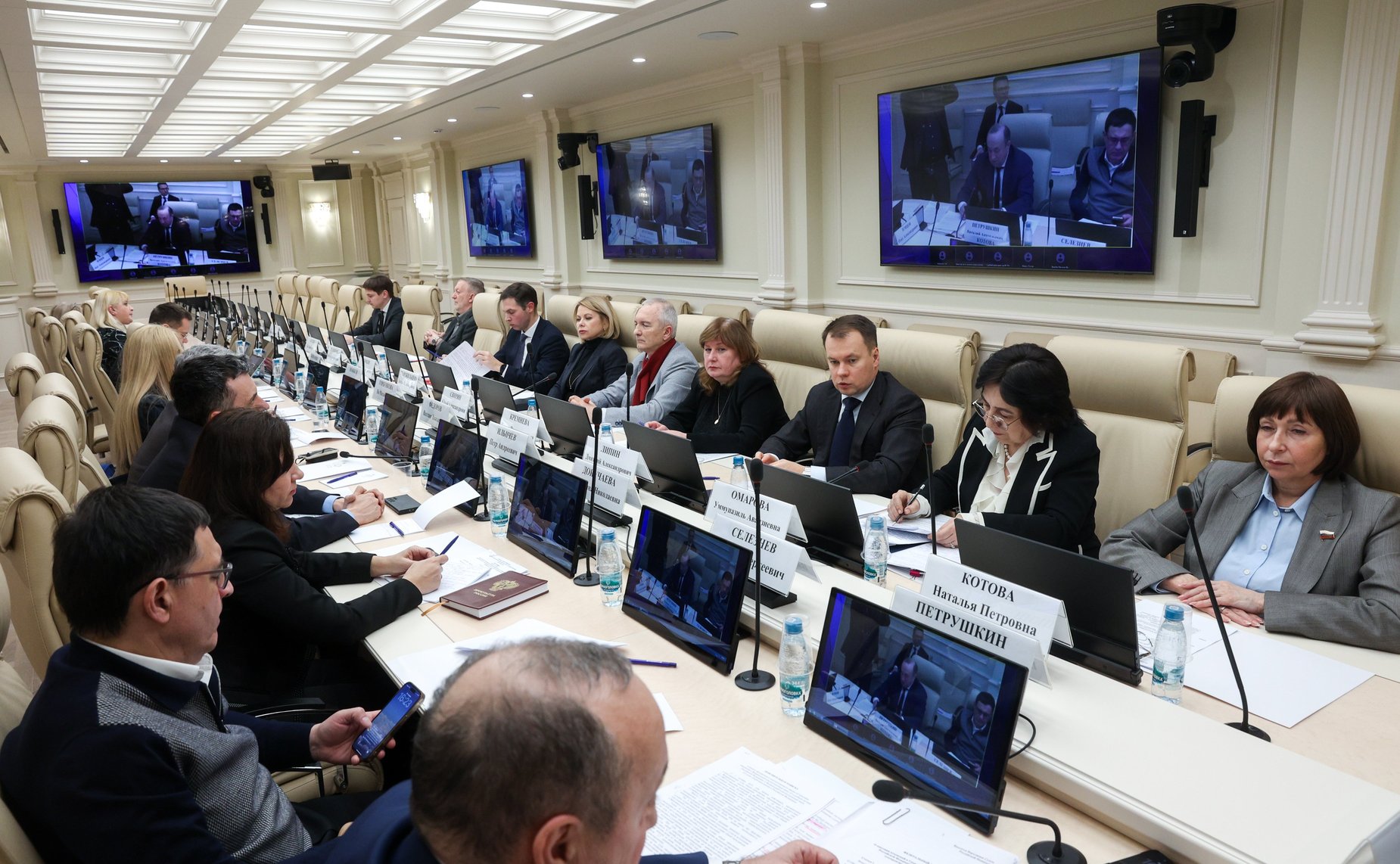 Круглый стол Комитета СФ по конституционному законодательству и государственному строительству «Направления совершенствования гражданского и гражданского процессуального законодательства в целях снижения нагрузки на судебную систему»