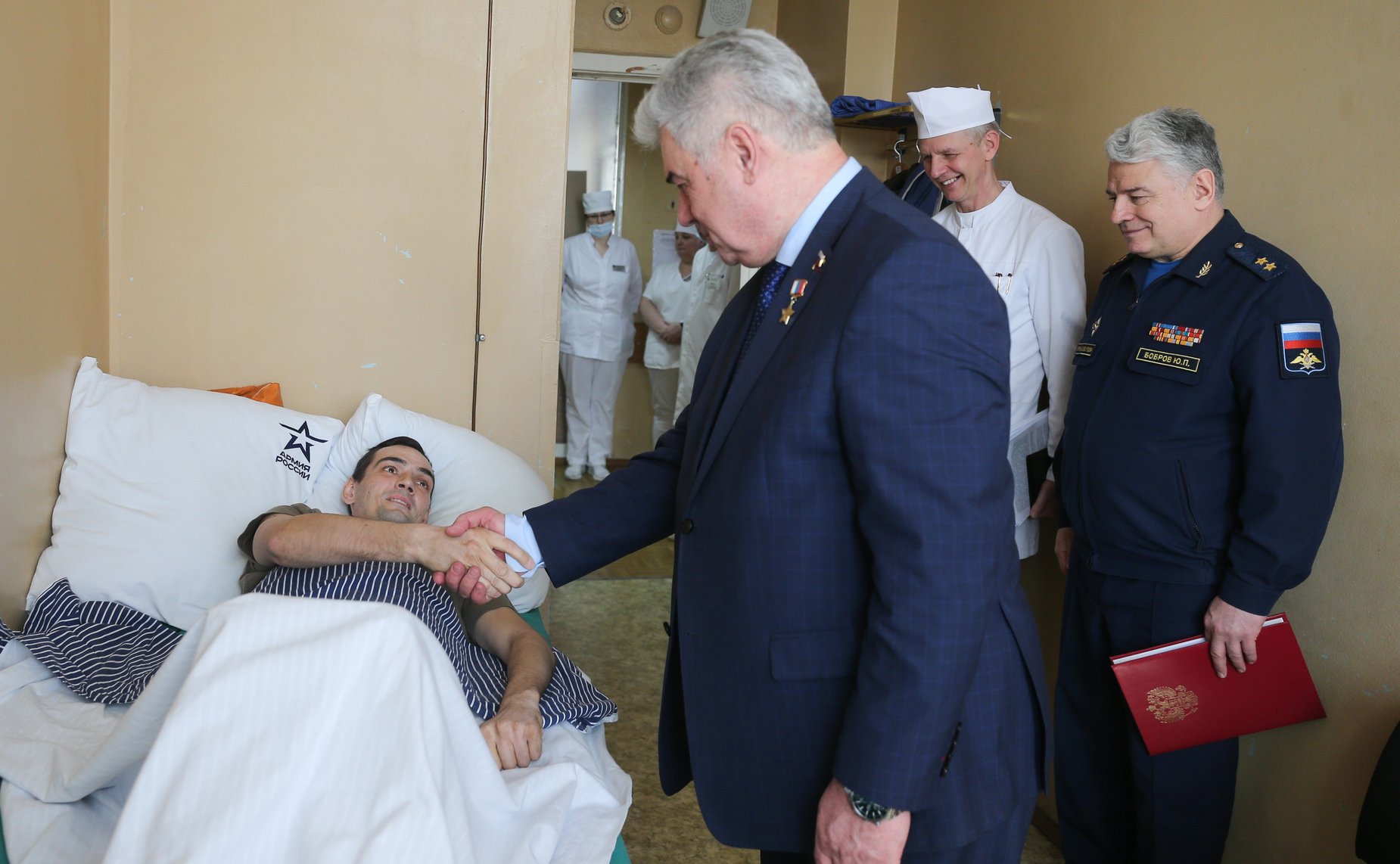 Председатель Комитета СФ по обороне и безопасности Виктор Бондарев посетил в Красногорске 3 Центральный военный клинический госпиталь имени А.А. Вишневского Министерства обороны РФ