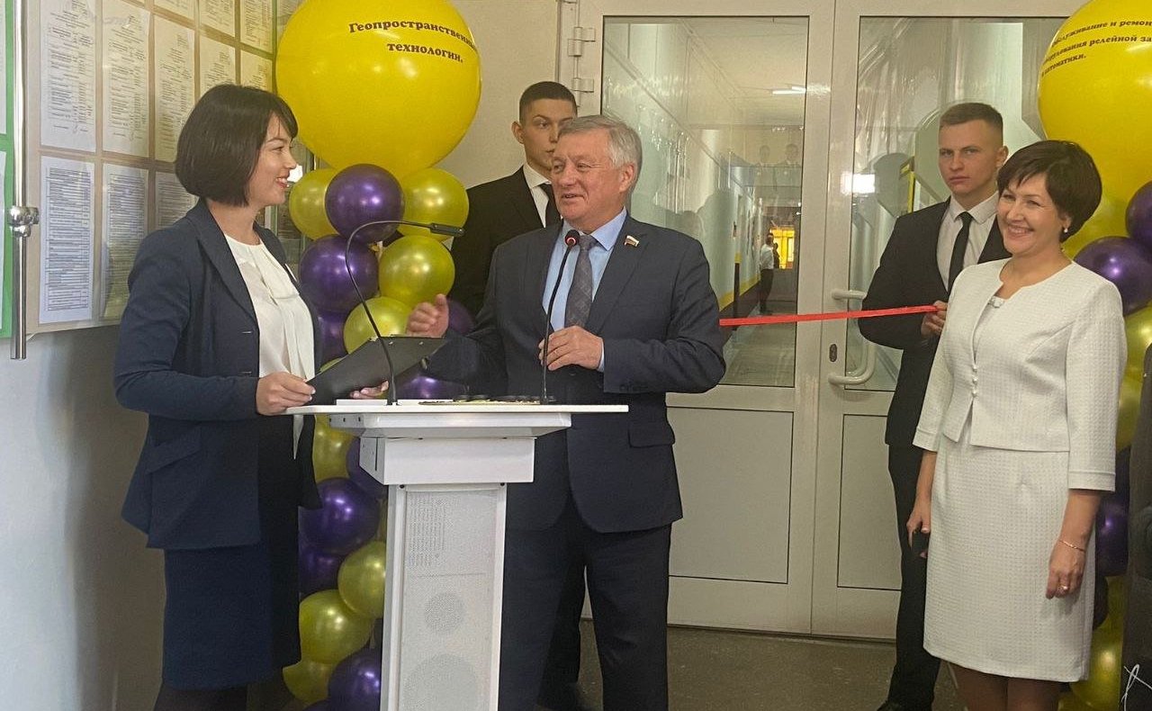 На площадке образовательного учреждения окрылись сразу две новых мастерских