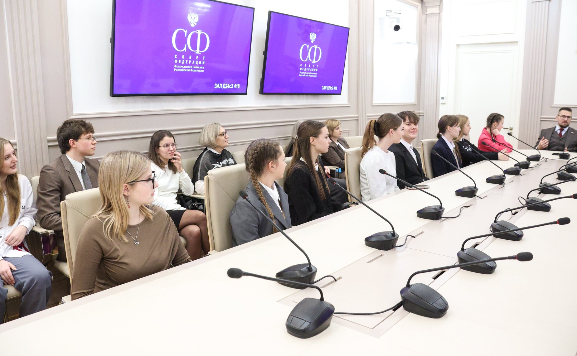 Встреча сенаторов РФ, представляющих Смоленскую область в СФ с детским общественным советом при Уполномоченному по правам ребенка в Смоленской области