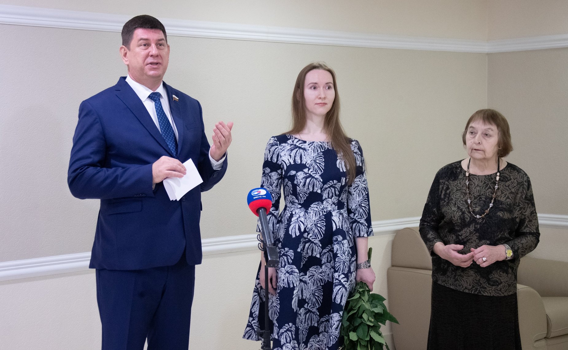 Выставка гобеленов Н. Озерной в Совете Федерации