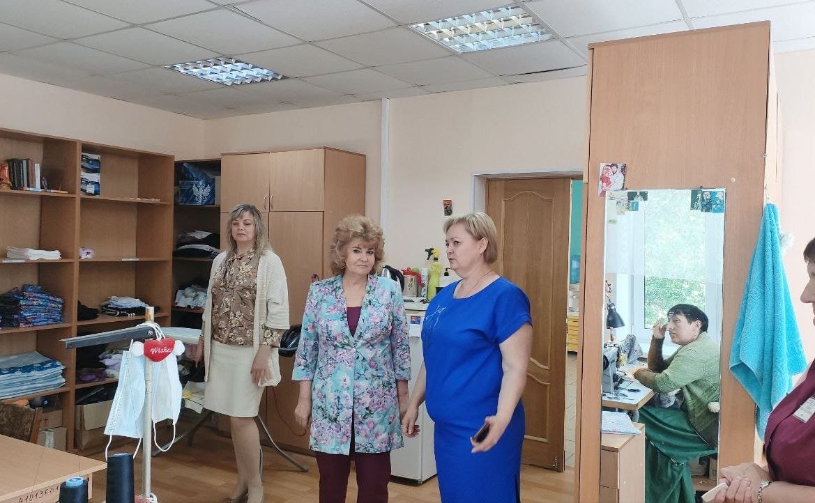 Нина Куликовских в рамках работы в Смоленской области посетила Вяземский дом-интернат для престарелых и инвалидов