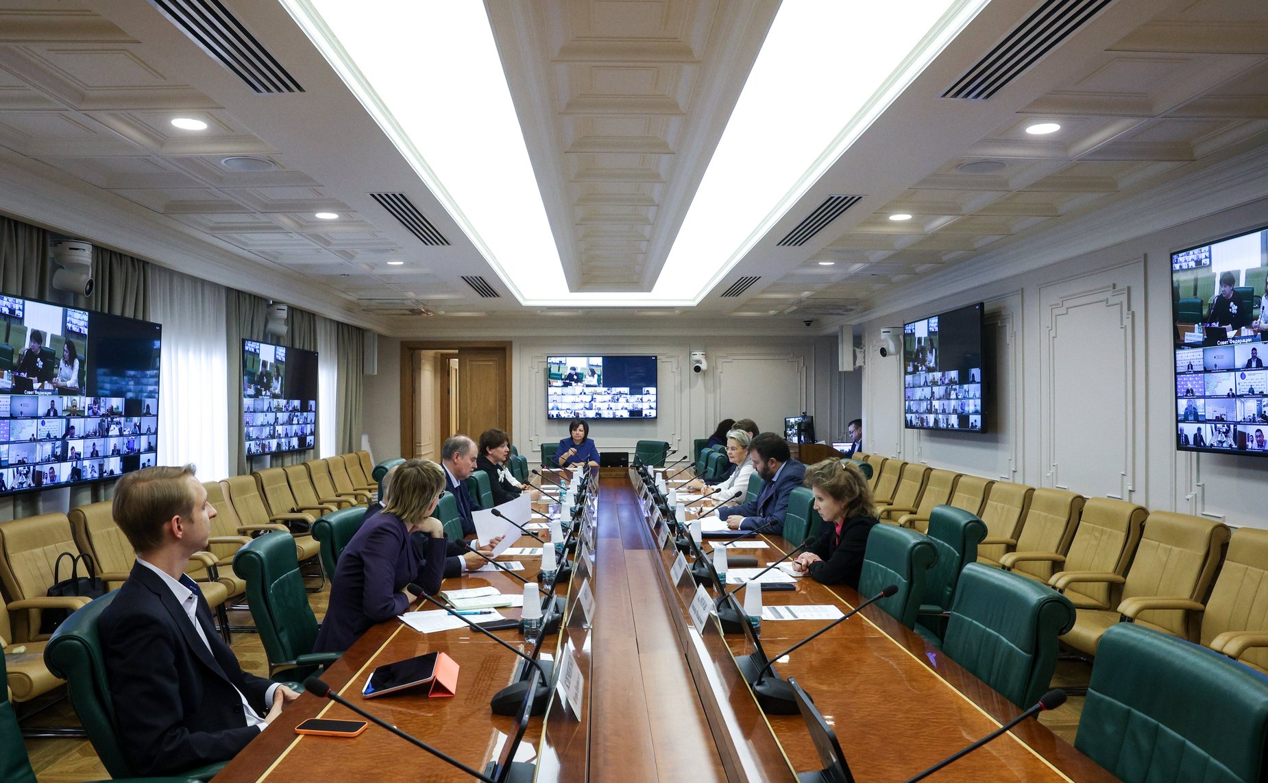 Круглый стол Комитета СФ по экономической политике «О правоприменительной практике в части недискриминационного доступа операторов связи к инфраструктуре многоквартирных домов в целях обеспечения граждан услугами связи»