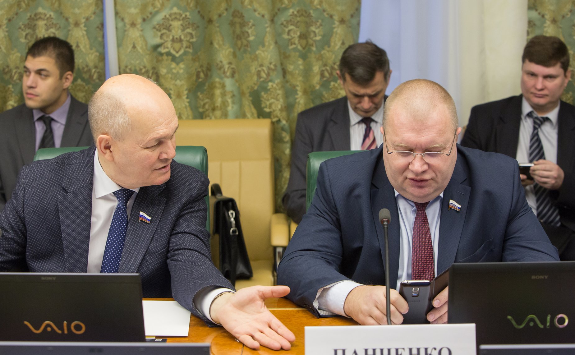 М. Щетинин и И. Панченко Заседание Комитета Совета Федерации по экономической политике