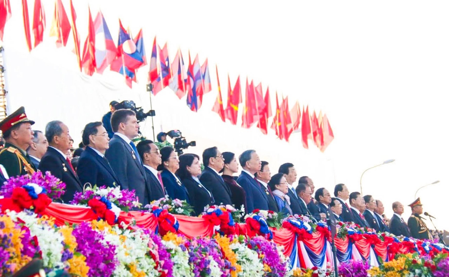 По приглашению руководства страны вице-спикер СФ Николай Журавлёв принял участие в торжественном военном параде на центральной площади Тхатлуанг