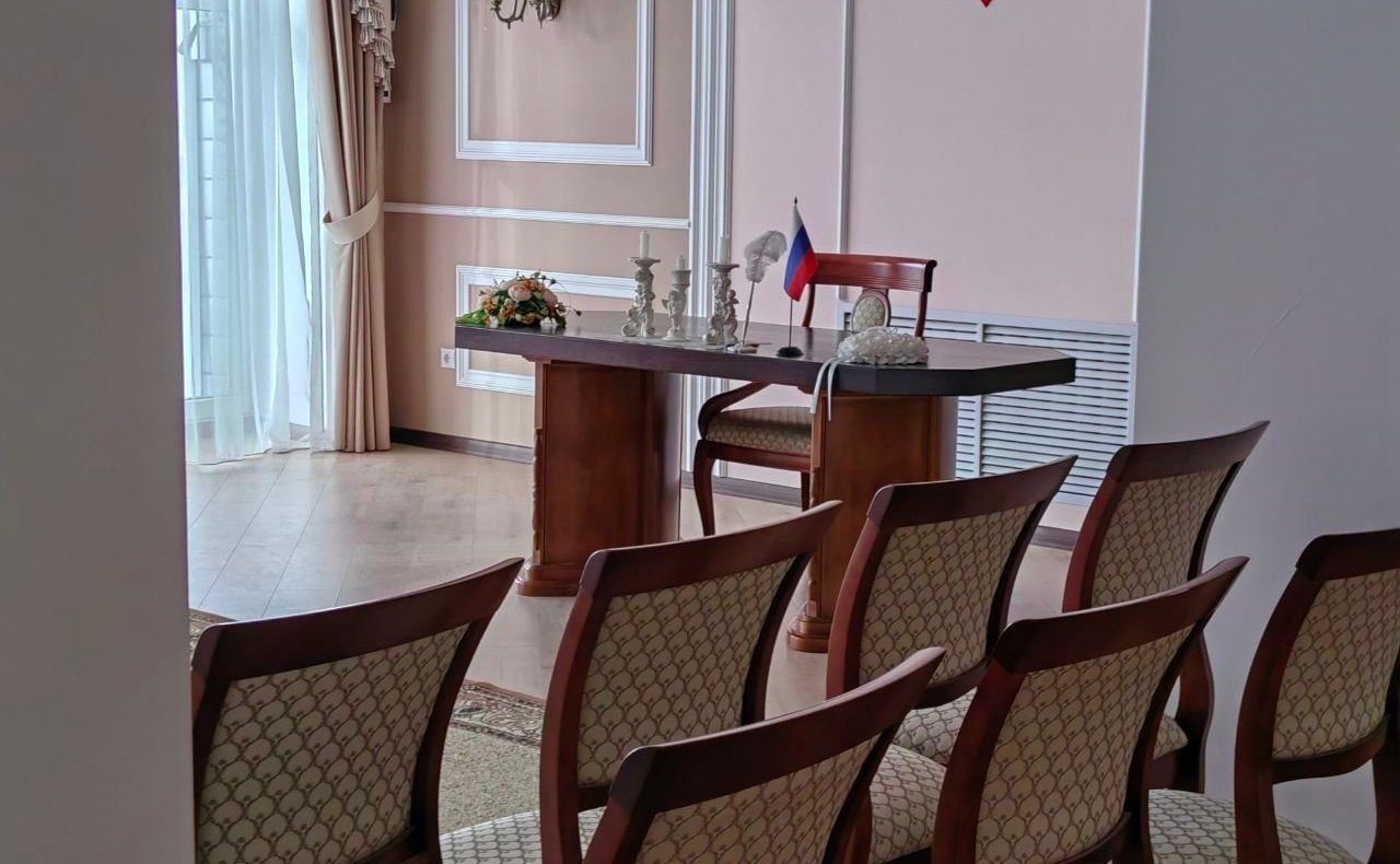 Артем Малащенков взял на контроль ход капитального ремонта районного Дома культуры в Смоленской области