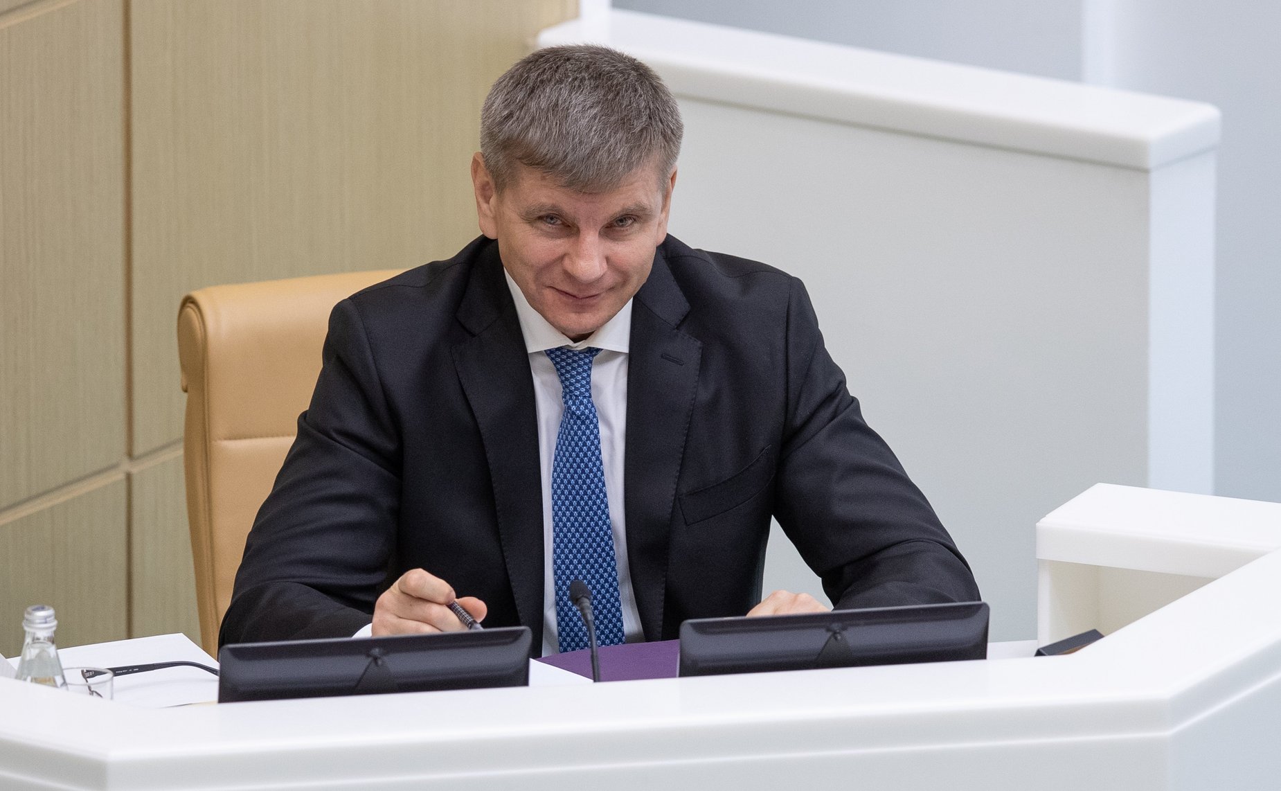 Геннадий Голов