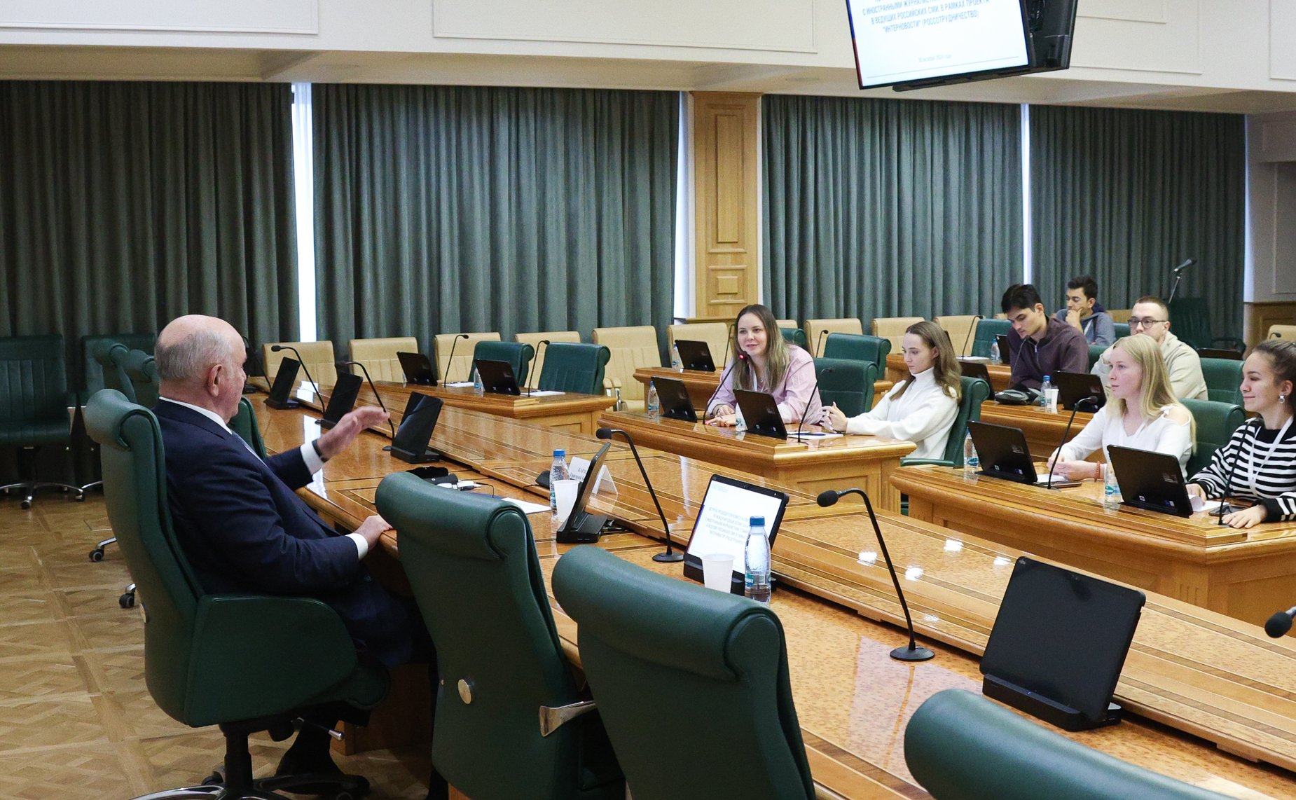 Встреча председателя Комитета СФ по международным делам Григория Карасина с иностранными журналистами, стажирующимися в ведущих российских СМИ, в рамках проекта «ИнтерНовости» (Россотрудничество)