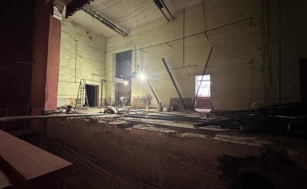 Елена Шумилова осмотрела ход ремонтных работ Дома культуры села Айкино Республики Коми