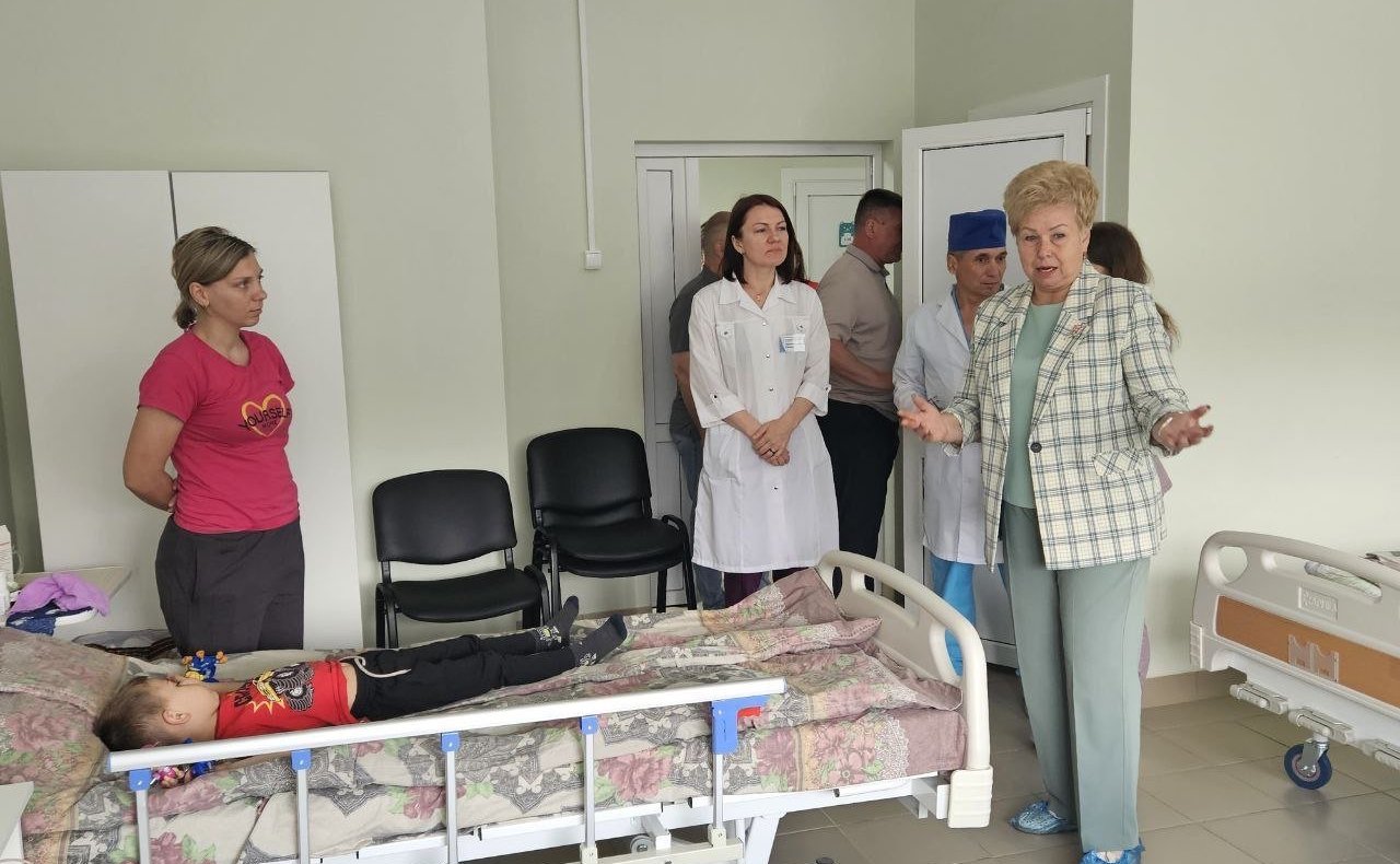 Ольга Бас в ходе поездки в регион посетила Станицу Луганскую