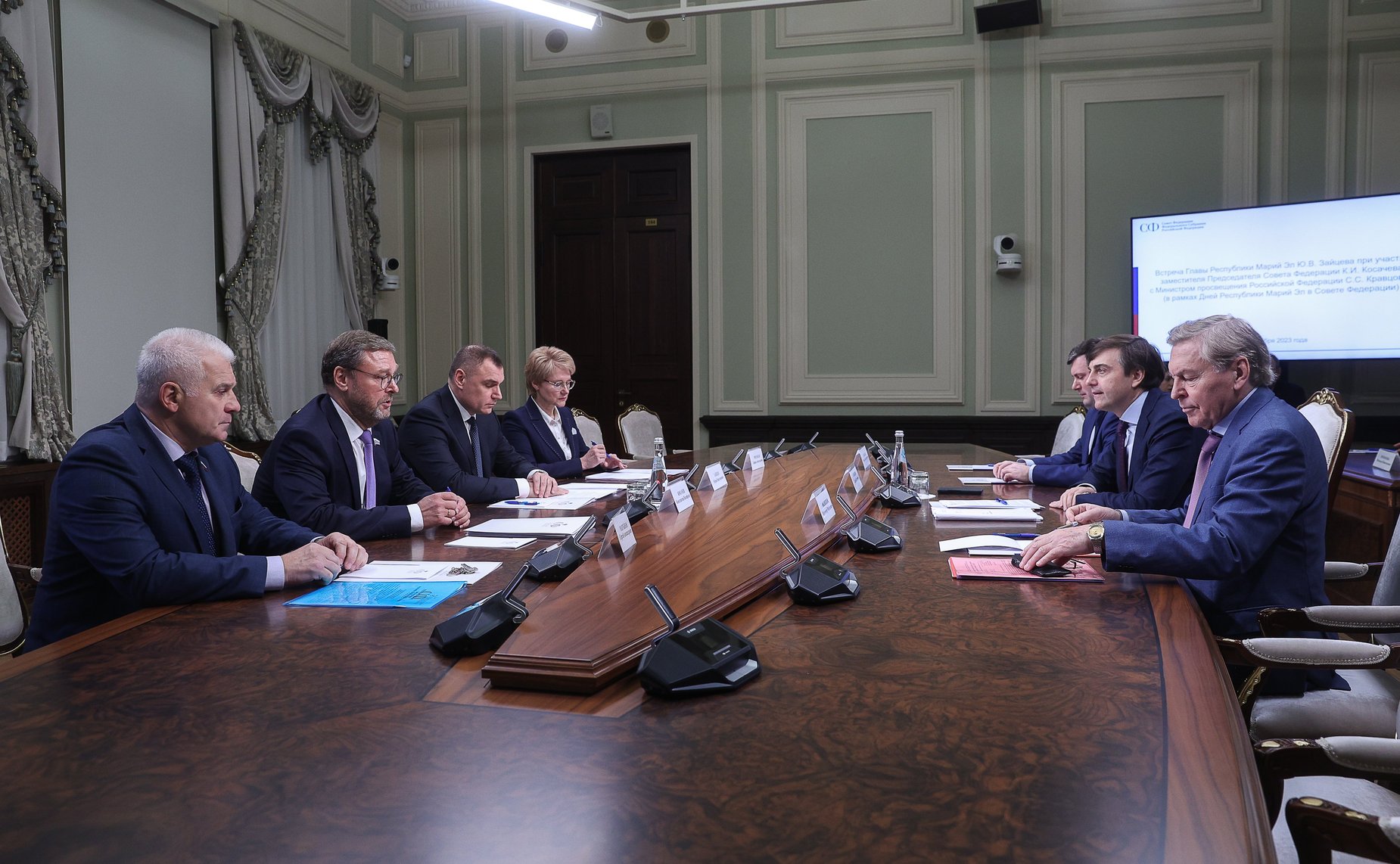 Заместитель Председателя Совета Федерации Константин Косачев и глава Республики Юрий Зайцев провели встречу с Министром просвещения РФ Сергеем Кравцовым в рамках Дней Республики Марий Эл в СФ