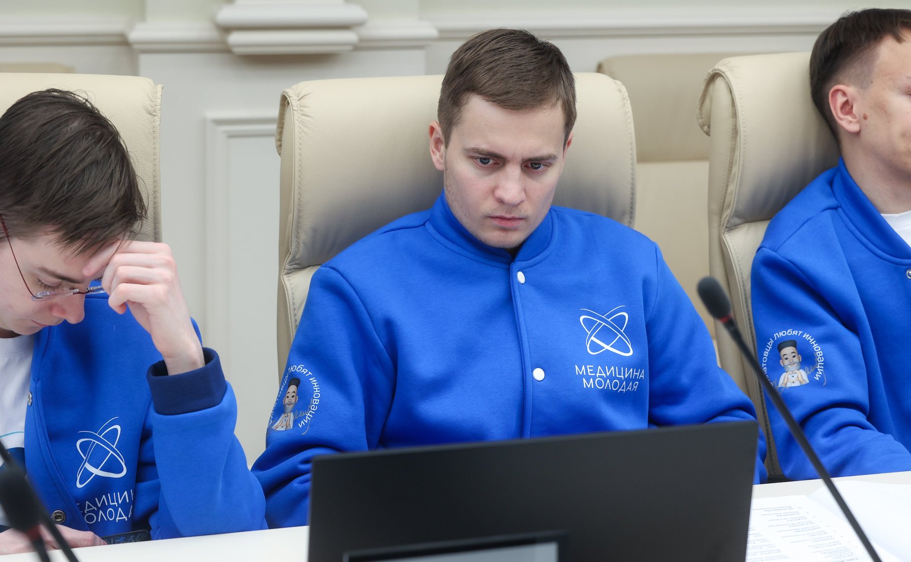 Круглый стол Комитета СФ по социальной политике «Актуальные вопросы совершенствования мер поддержки молодых специалистов, работающих в сфере здравоохранения (в рамках проекта «Всероссийская научная школа «Медицина молодая»)»