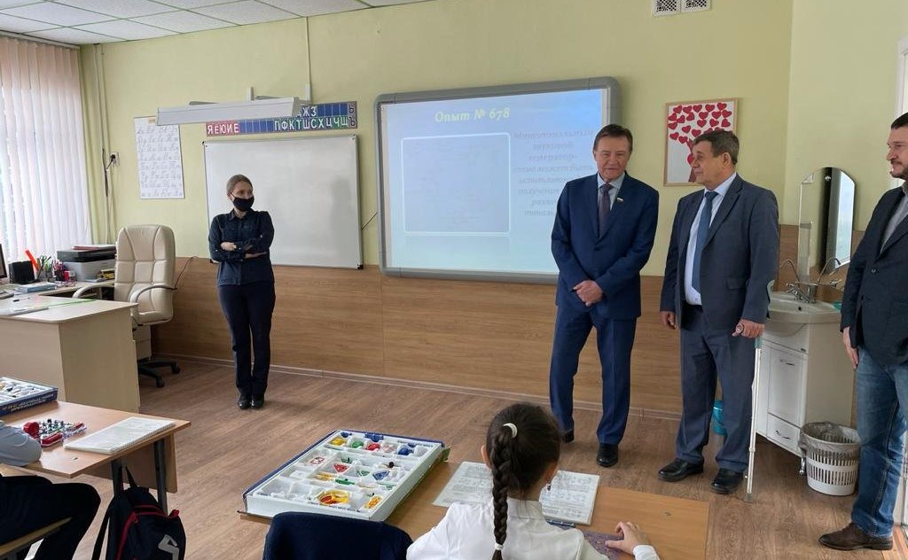 Сергей Рябухин посетил Авторский лицей в Ульяновске