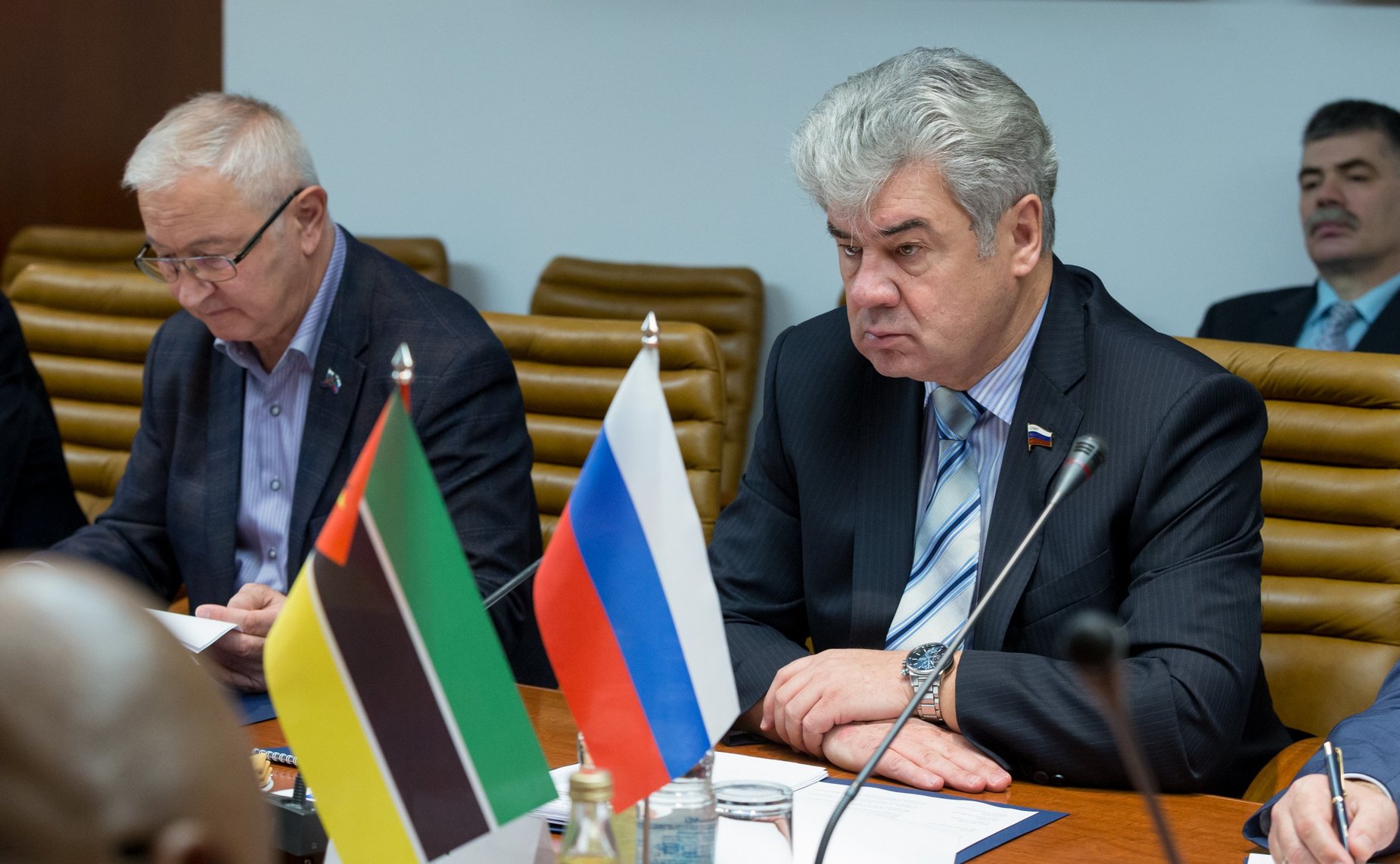 Встреча В. Бондарева с послом Республики Мозамбик