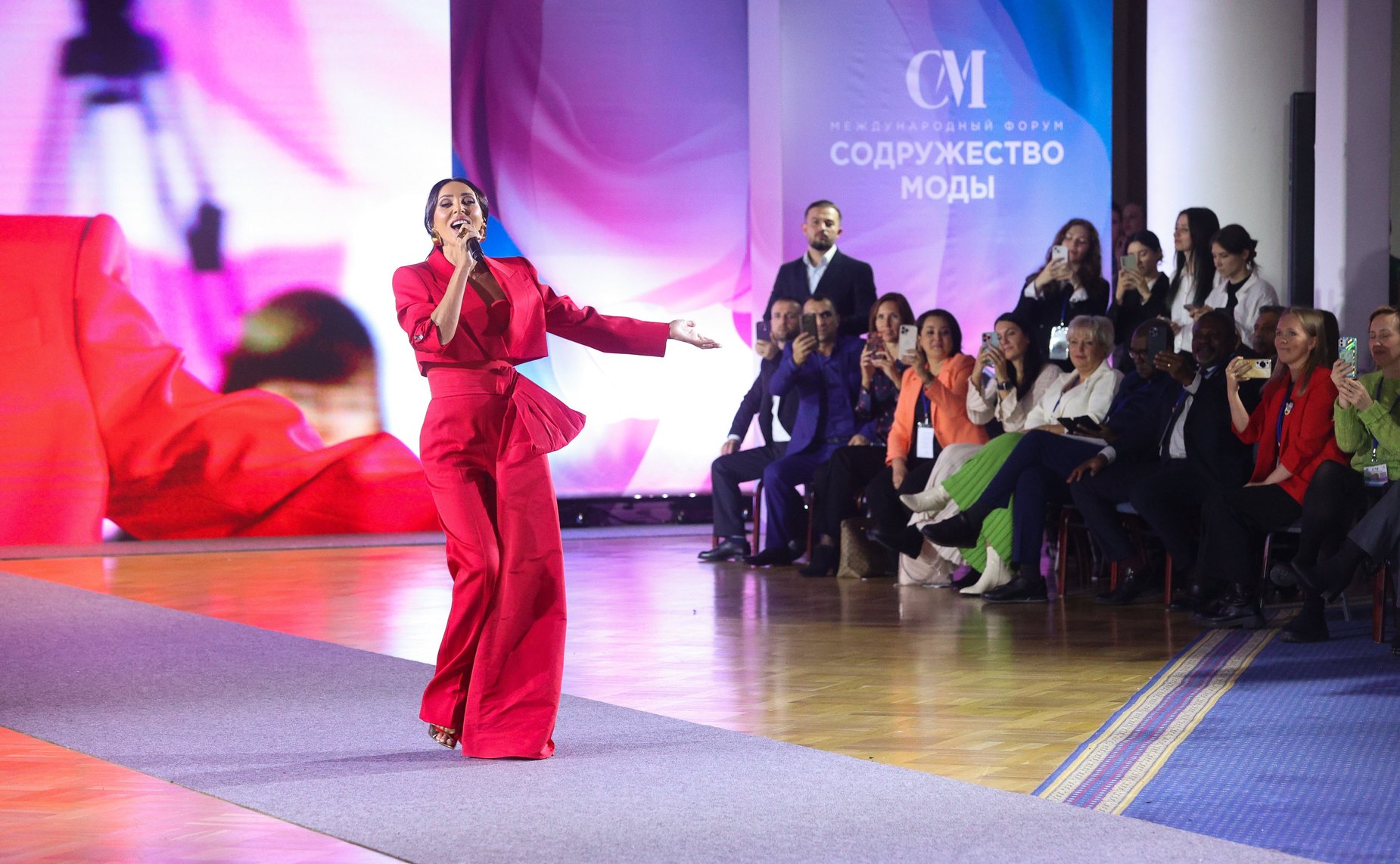 Валентина Матвиенко посетила показ коллекций дизайнеров из стран СНГ. III международный форум «Содружество моды»