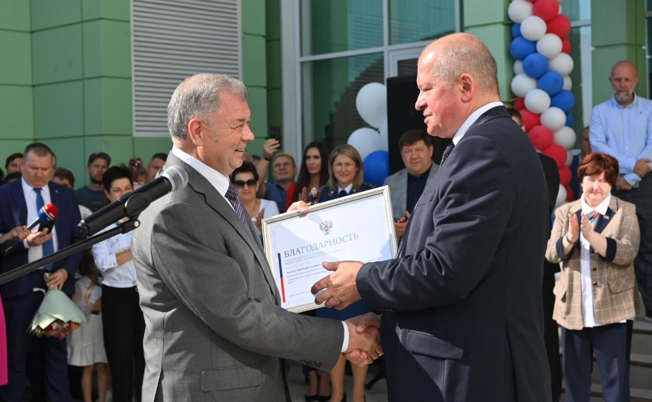 Анатолий Артамонов принял участие в прошедших в Калуге торжественных мероприятиях, посвященных Дню знаний