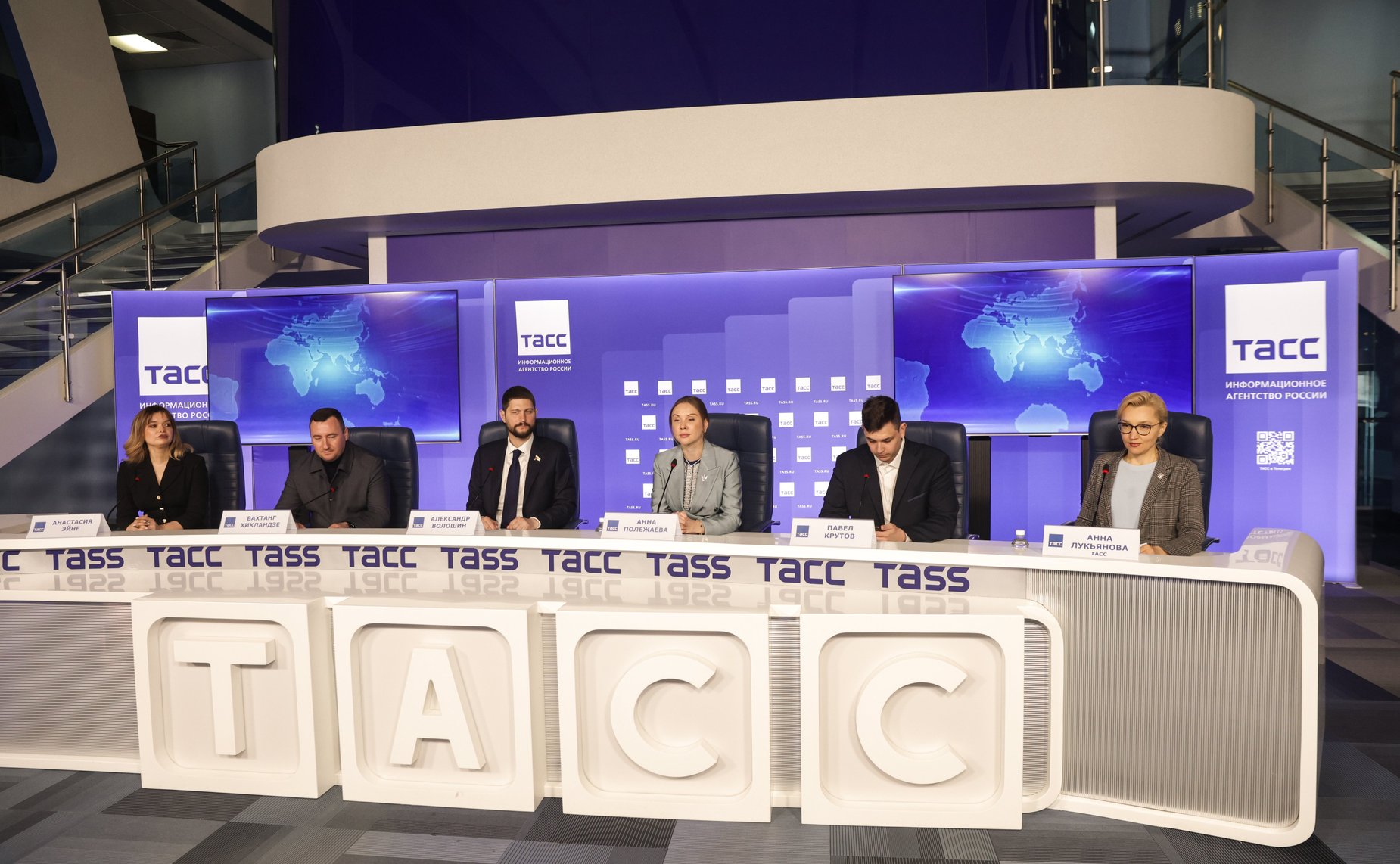 В пресс-центре ТАСС сенатор РФ Александр Волошин принял участие в пресс-конференции, посвященной проведению с 9 по 19 мая в России и Республике Беларусь просветительской молодежной экспедиции «Код непокоренных»