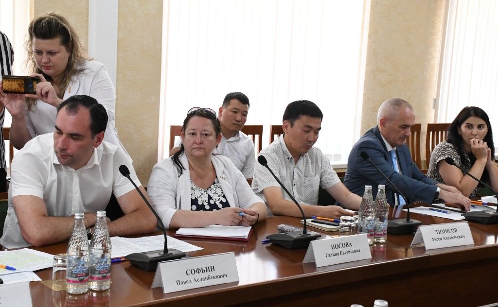 Заместитель председателя Комитета СФ по социальной политике Мохмад Ахмадов провел выездное совещание по вопросу мониторинга реализации положений Федерального закона, направленного на гармонизацию законодательства о спорте