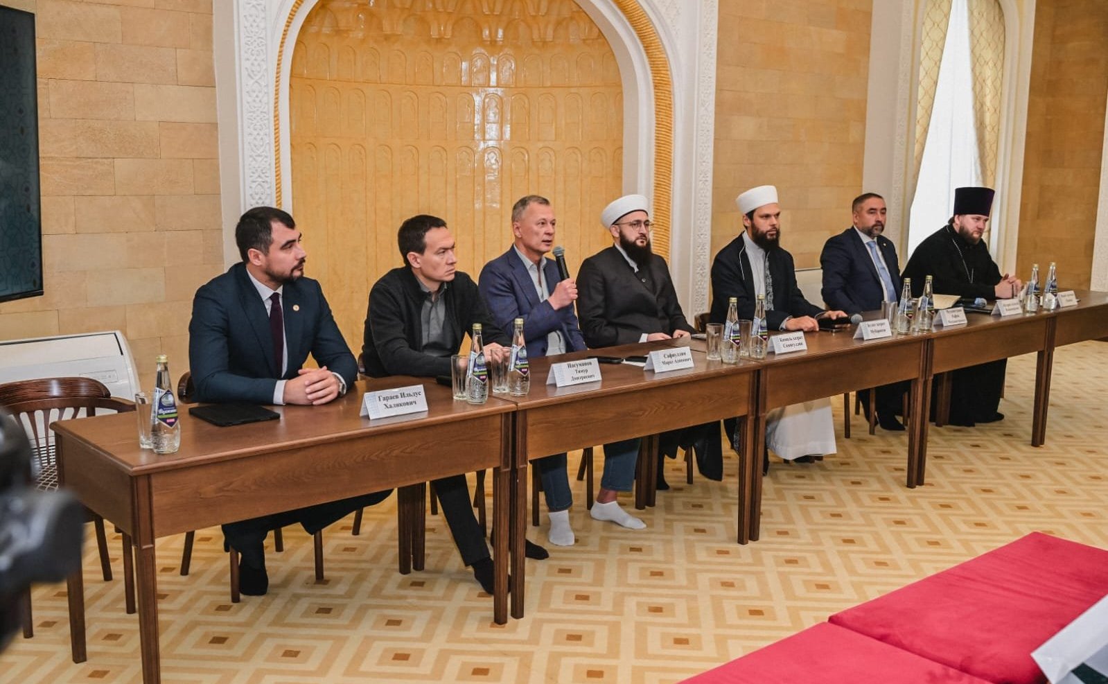 Тимур Нагуманов принял участие в открытии первого республиканского форума им. Ахмадзаки хазрата Сафиуллина «Архитектура духовной безопасности: молодежный вопрос»