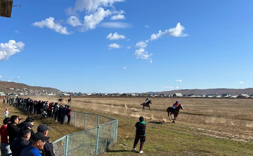 Баир Жамсуев принял участие в закрытии конноспортивного сезона в регионе