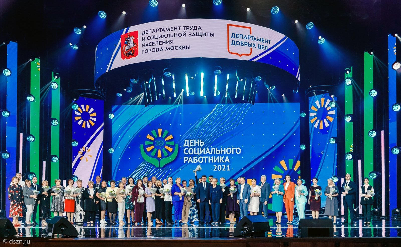 Инна Святенко приняла участие во вручении премии «Социальный помощник года»