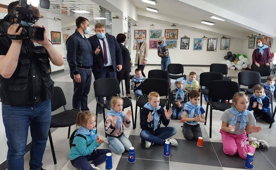 Эдуард Исаков в рамках рабочей поездки в регион ознакомился с деятельностью детских лагерей различных направлений