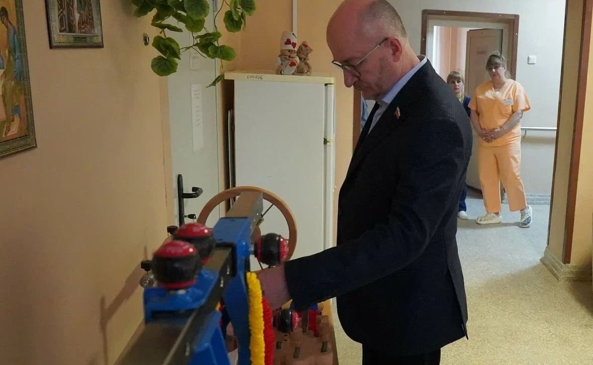 Олег Цепкин посетил копейский Геронтологический центр