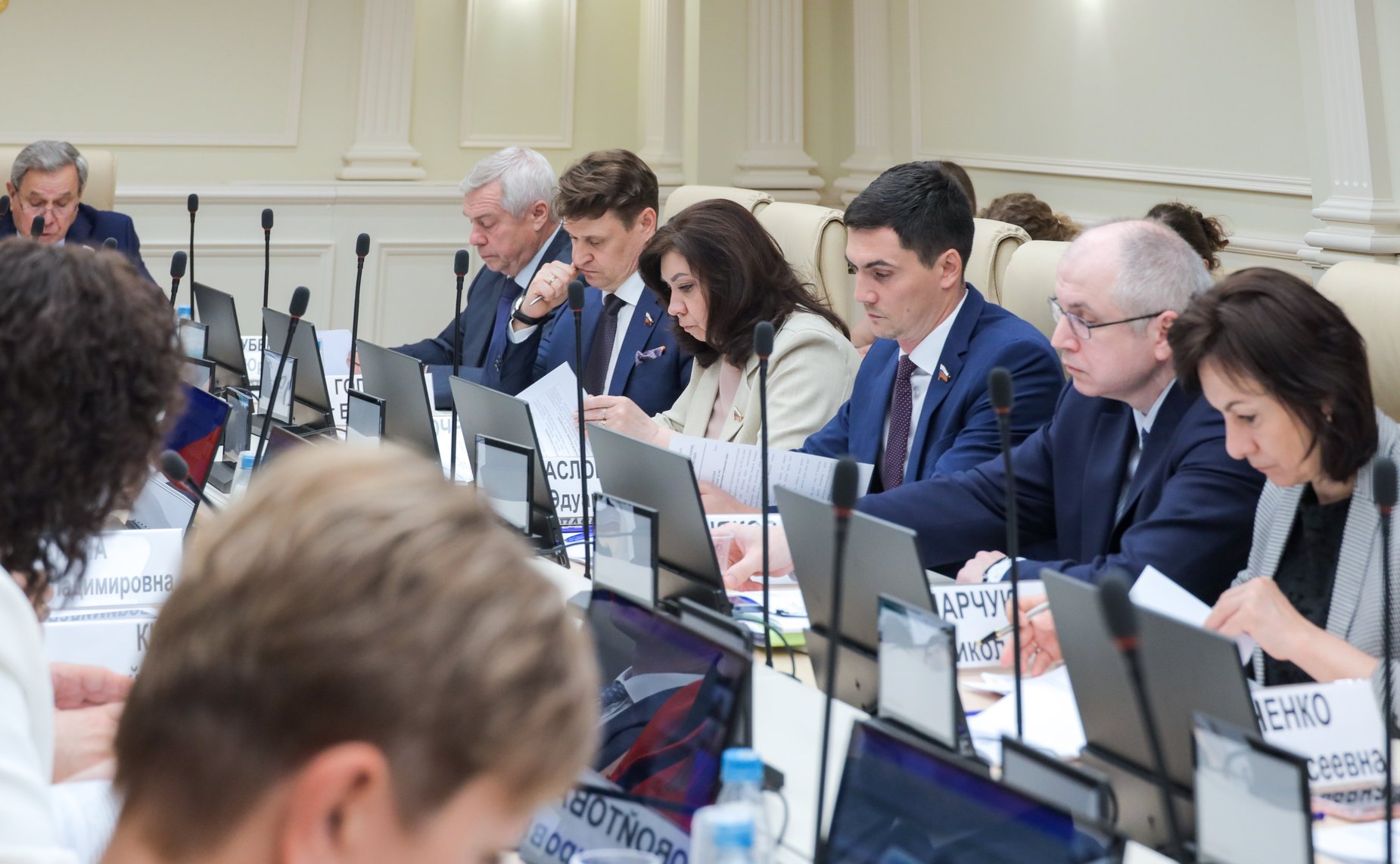Круглый стол Комитета Совета Федерации по федеративному устройству, региональной политике, местному самоуправлению и делам Севера «Актуальные вопросы совершенствования муниципальной службы»
