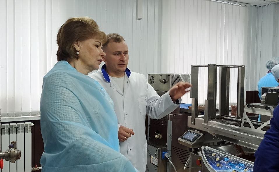 Татьяна Гигель в ходе рабочей поездки в регион посетила ряд предприятий, в том числе и кондитерскую фабрику