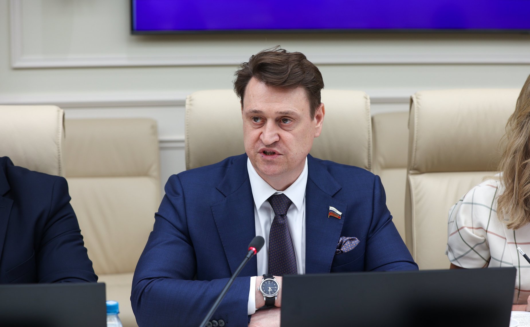 Олег Голов