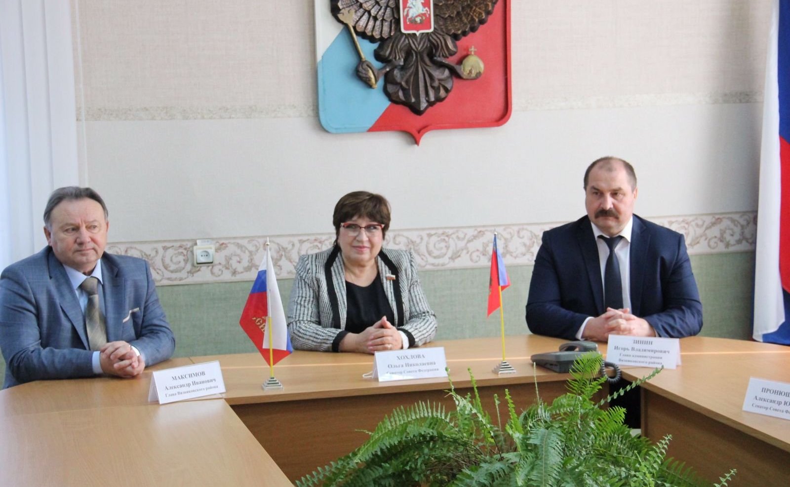 Ольга Хохлова и Александр Пронюшкин вручили школьнику Егору Федотову медаль Совета Федерации «За проявленное мужество»