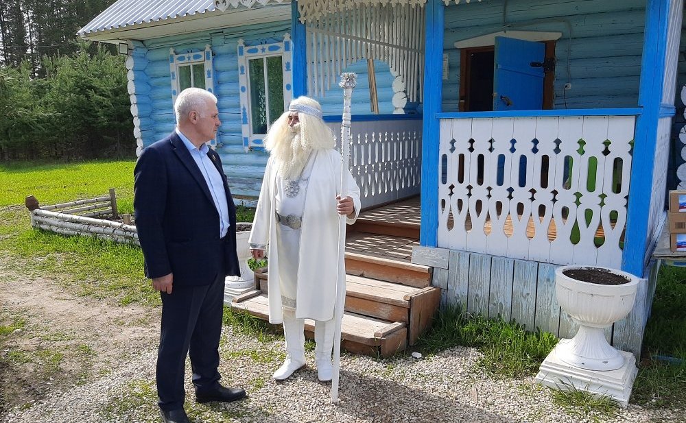 Сергей Мартынов посетил резиденцию Йӱштӧ кугыза, марийского Деда Мороза