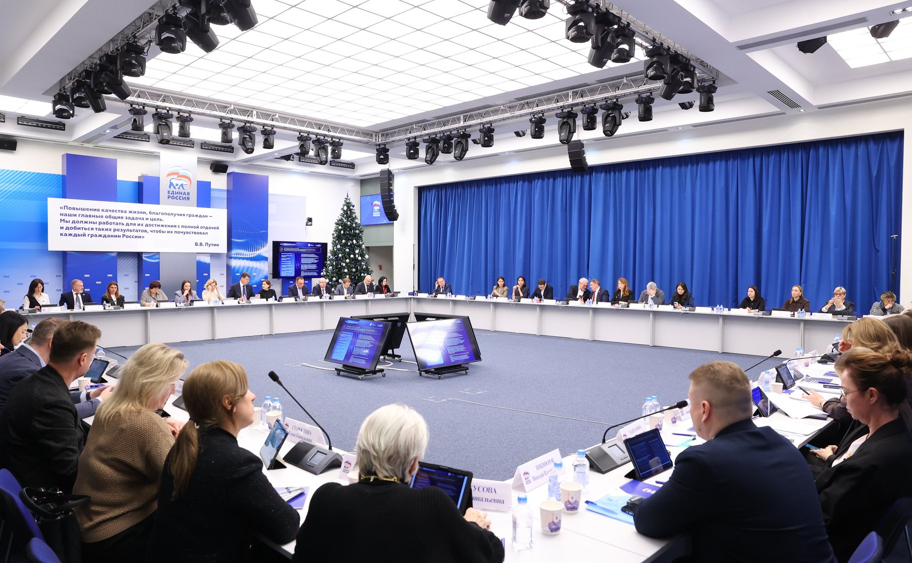 Заседание Комиссии Совета Федерации по развитию креативных (творческих) индустрий и народных художественных промыслов в РФ