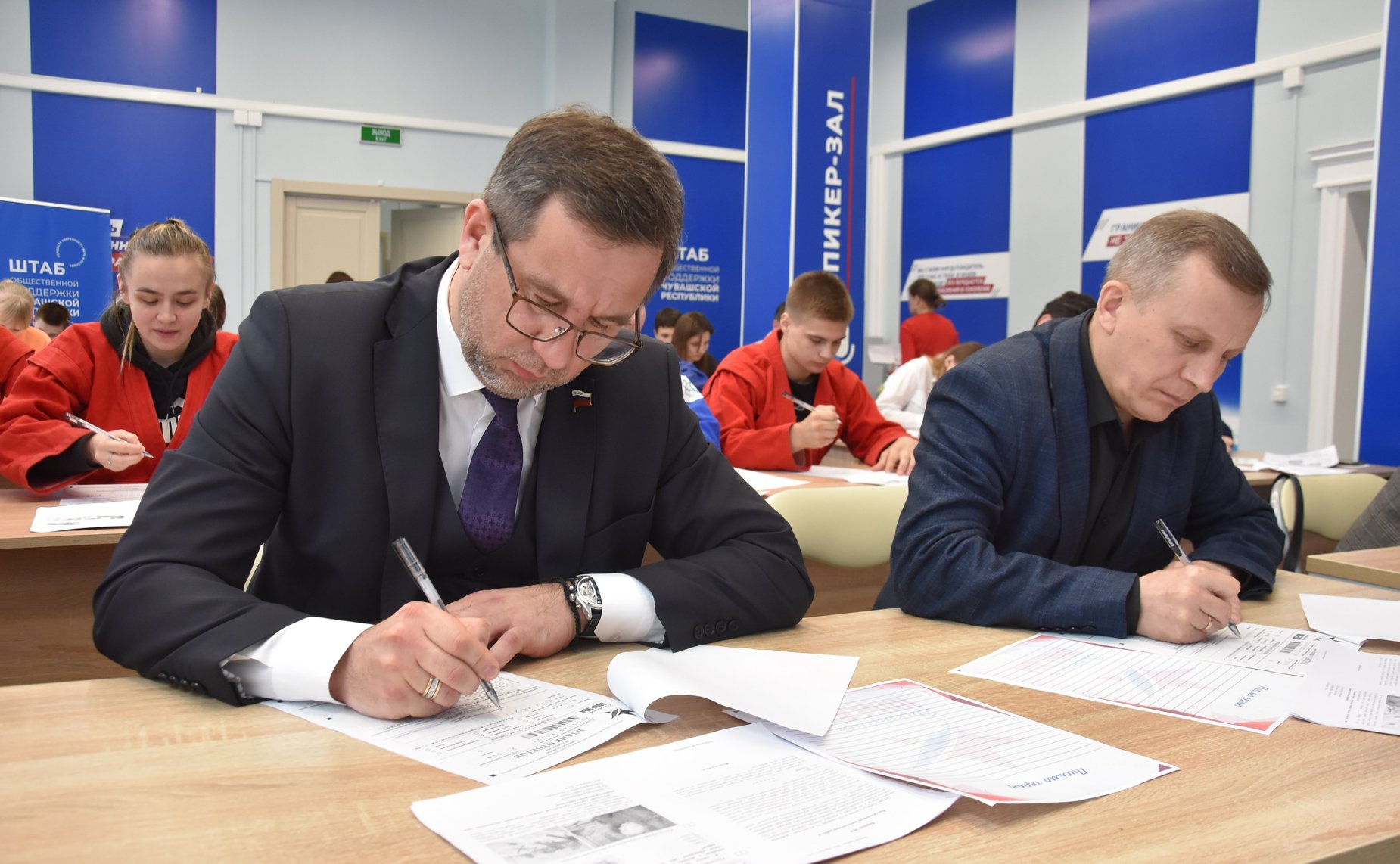 Николай Владимиров в Чебоксарах принял участие в Международной исторической акции «Диктант Победы» вместе с юными самбистами