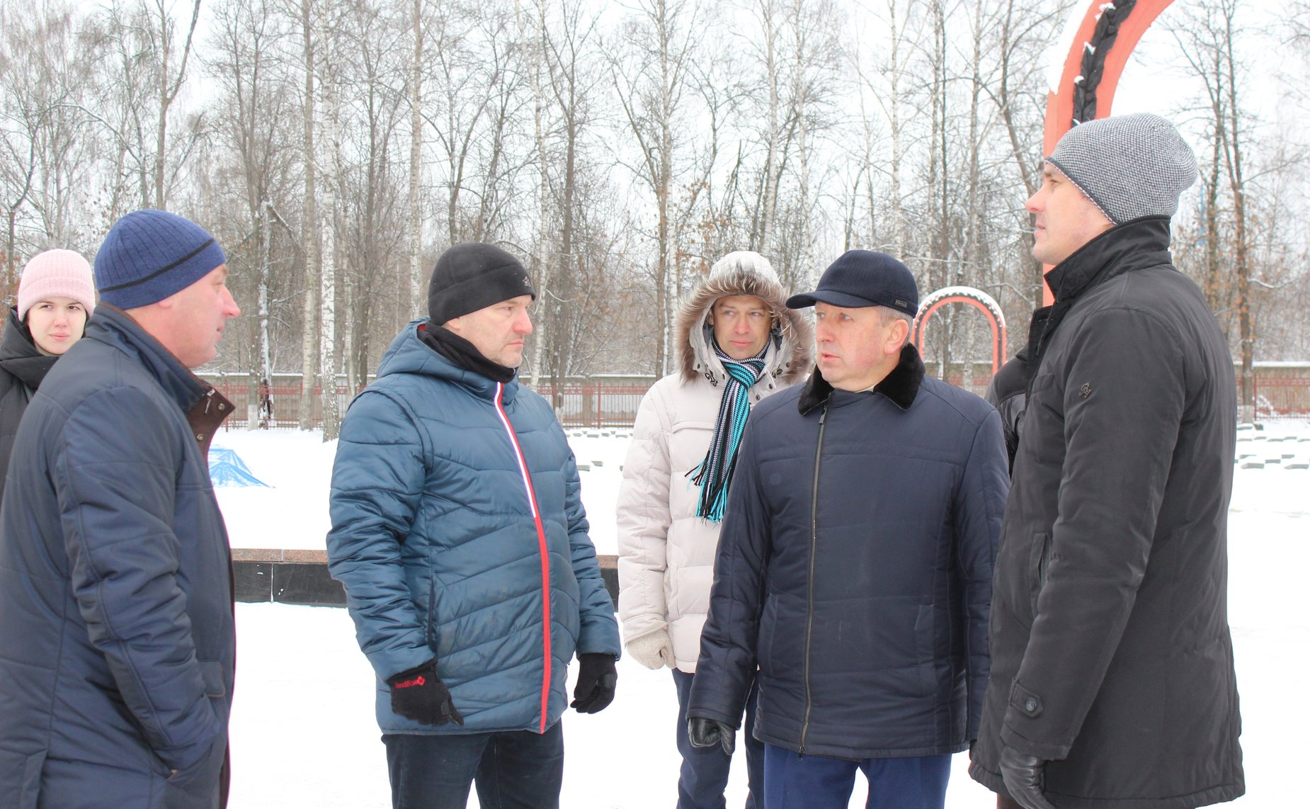 Сергей Березкин в преддверии Дня Героев Отечества инициировал осмотр объектов Воинского мемориального кладбища в Ярославле и обсуждение мер по их реставрации и обновлению