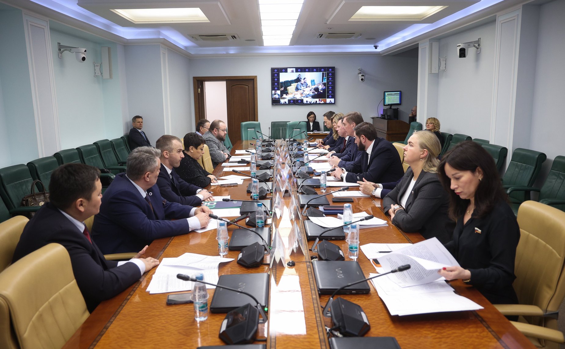 Круглый стол Комитета Совета Федерации по экономической политике совместно с Комитетом Совета Федерации по социальной политике «О совершенствовании условий ведения предпринимательской деятельности в Российской Федерации»