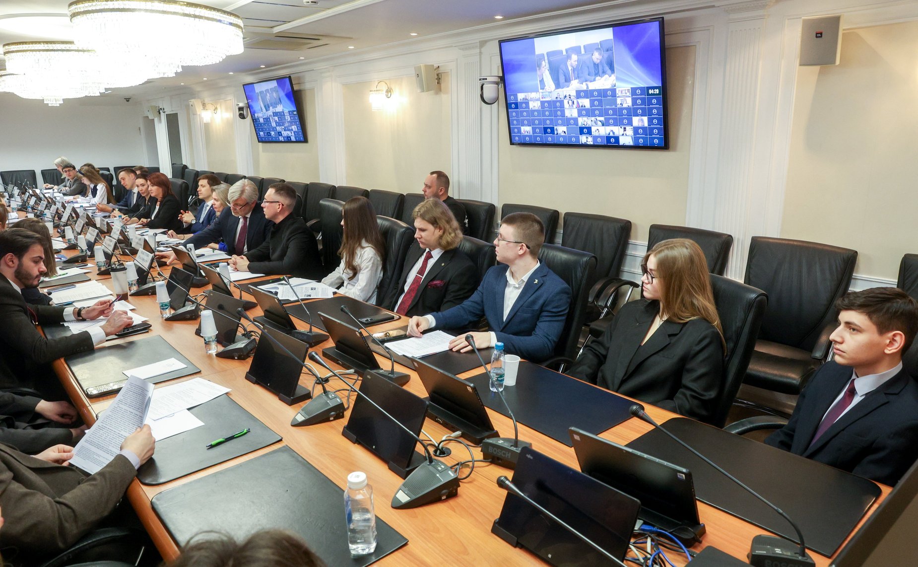 Круглый стол на тему «Роль институтов гражданского общества и органов публичной власти в развитии туристской отрасли РФ»