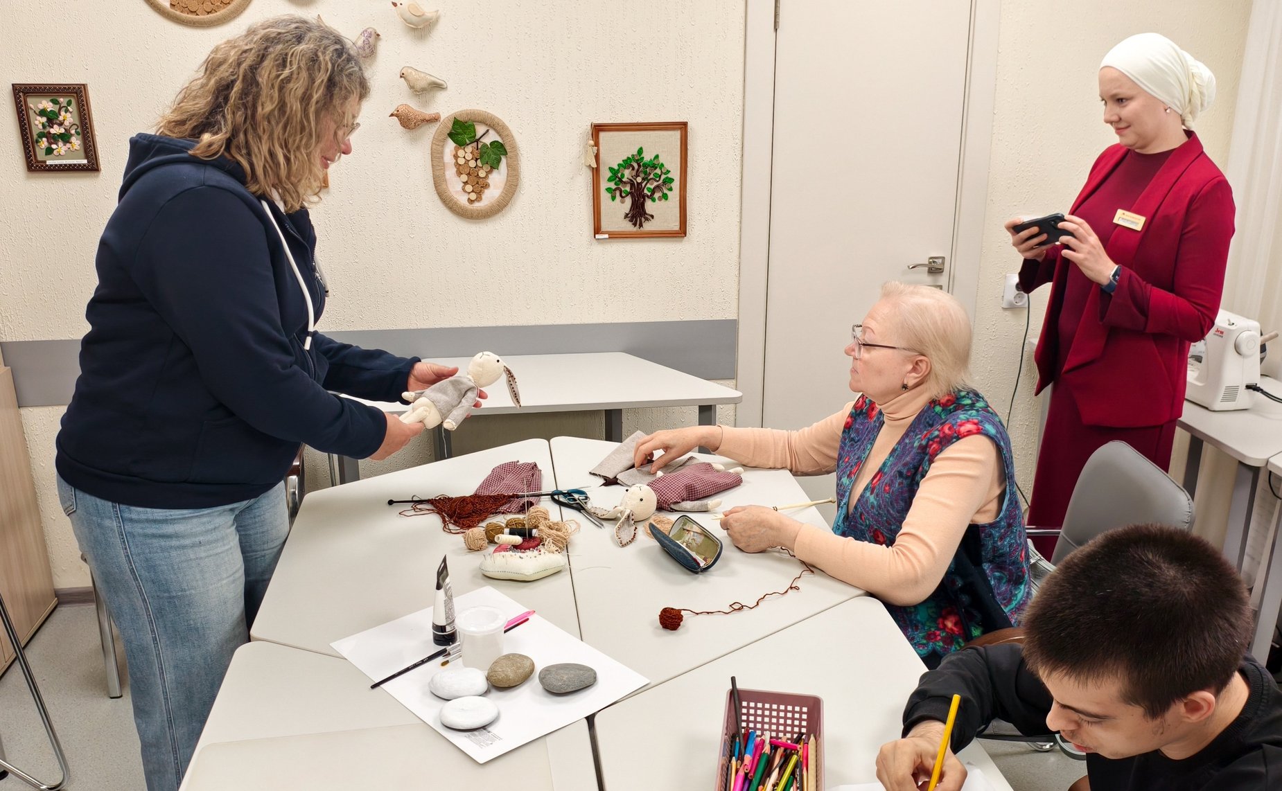 Сенаторы посетили реабилитационный центр для взрослых «Восхождение»